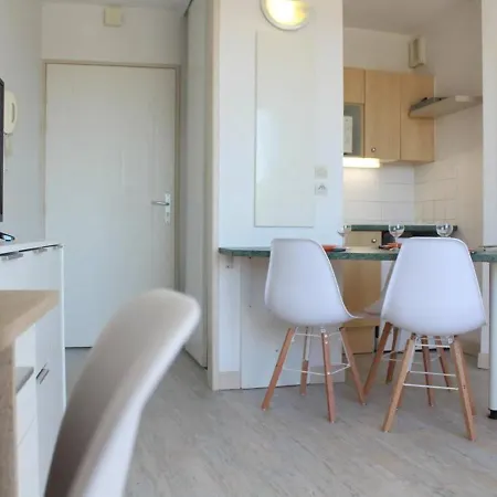 Avec Balcon Et Piscine Aux Minimes, - Fr-1-246-299 *